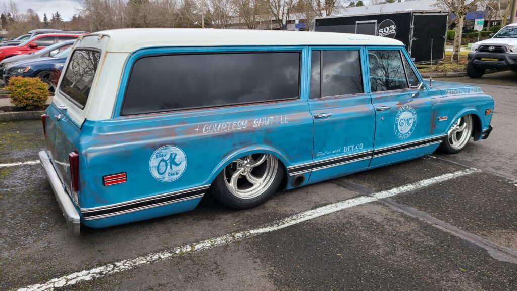 1971 GMC Suburban, 3 door, photo 2 of 12