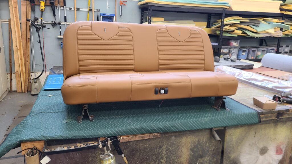 1971 GMC Suburban, 3 door, photo 3 of 12