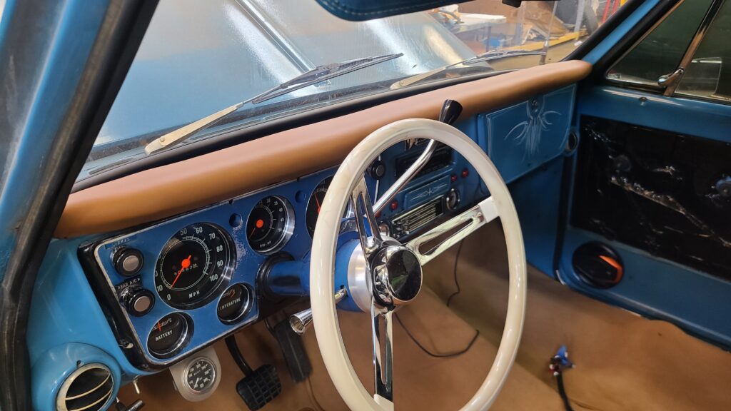 1971 GMC Suburban, 3 door, photo 7 of 12