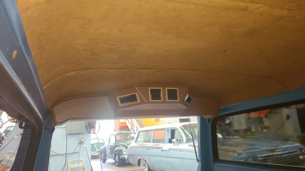 1971 GMC Suburban, 3 door, photo 11 of 12