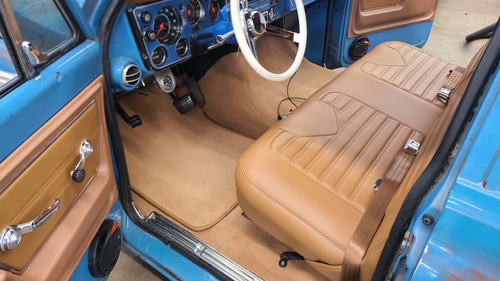 1971 GMC Suburban, 3 door, photo 5 of 12