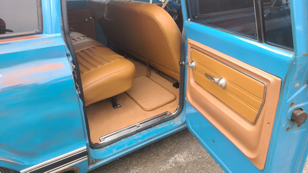 1971 GMC Suburban, 3 door, photo 6 of 12