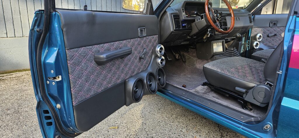 1992 Mazda B2200 Mini Truck, photo 6 of 10
