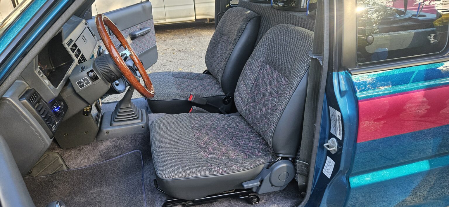 1992 Mazda B2200 Mini Truck, photo 4 of 10